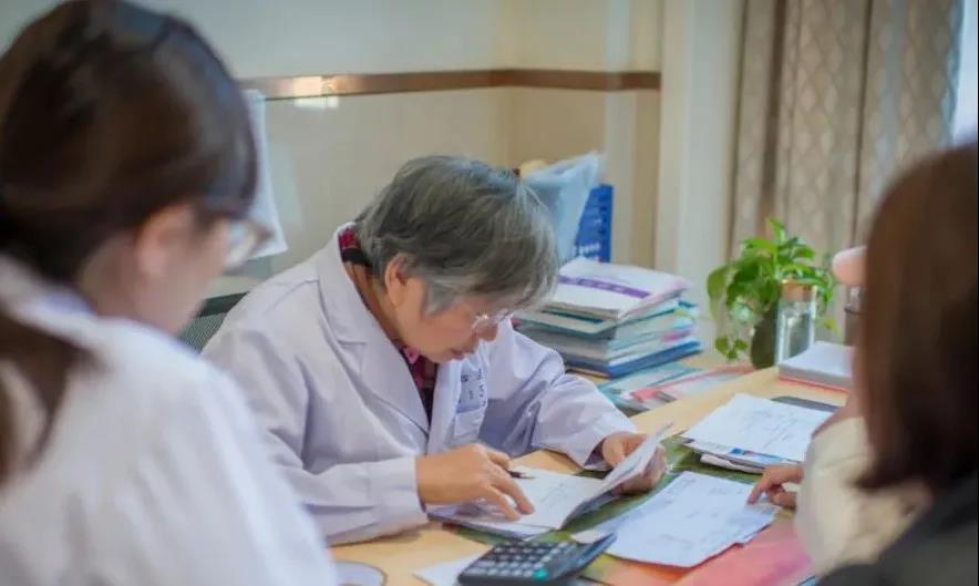 你以为“保胎”是一场骗局，却是他们的救命稻草