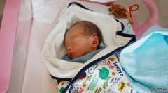 5月20日1点1分，＂小情人＂一出生就深情表白：我爱你一生一世~