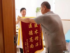 宝宝顽固肺炎反反复复, 急坏了爸妈, 邻居支招说: 不如找她…